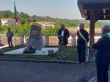 Cerimonia del 25 aprile 2026 davanti al monumento ai caduti di Cortiglione